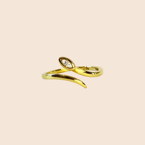 https://cdn.shopify.com/s/files/1/0943/8576/6747/files/Bague-serpent-or-jaune-diamant.jpg?v=1769595236