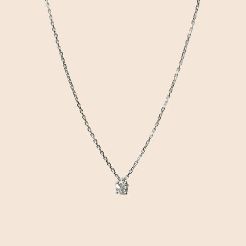 https://cdn.shopify.com/s/files/1/0943/8576/6747/files/collier-chaine-or-blanc-diamant.jpg?v=1769593835