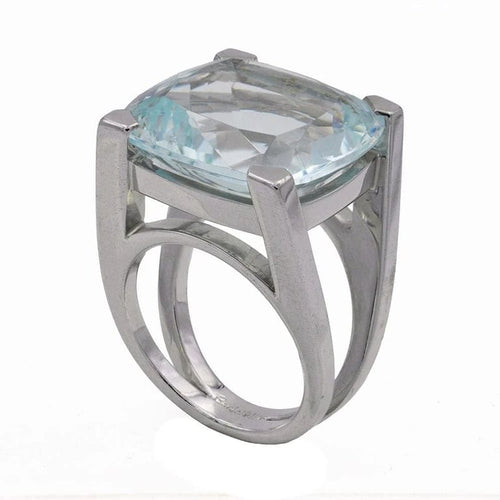 Bague 52 Bague en or gris 18 carats à l’aigue-marine 58 Facettes