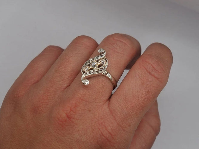 Bague 58 Bague Art nouveau en or jaune et or blanc 18 carats 58 Facettes 230