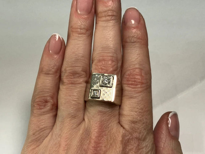 Bague 55 Chevalière - Bague en or gris 18 carats et diamants 58 Facettes