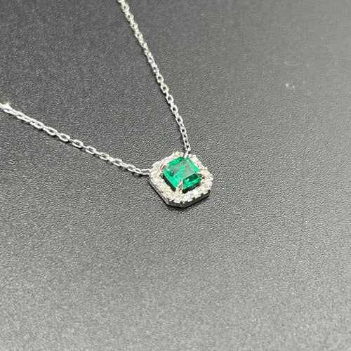 Collier Collier pendentif émeraude de Colombie entourée de diamants en or blanc 58 Facettes