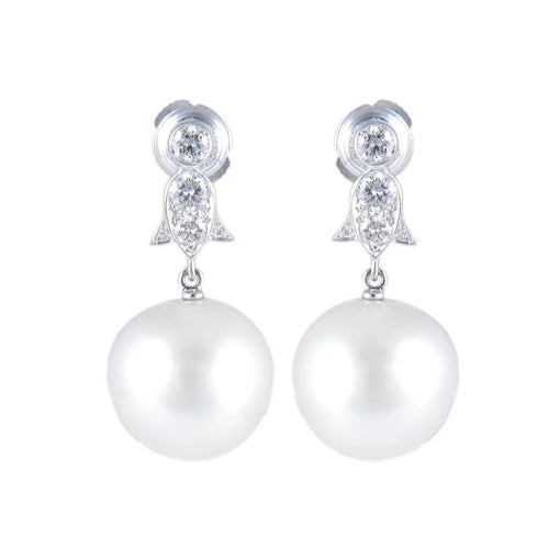 Boucles d'oreilles Boucles d’oreilles pendantes - Perles des mers du Sud en or blanc 18 carats et diamants 58 Facettes