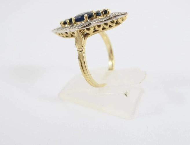 Bague 54 Bague marquise en or jaune et or blanc 18 carats, saphirs et diamants 58 Facettes