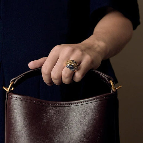 Bague 54 Bague en or jaune 18 carats sertie de saphirs bleus et jaunes 58 Facettes 2037