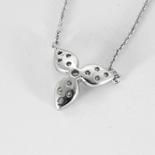 Collier Collier pendentif trèfle en or blanc et diamants 58 Facettes f58