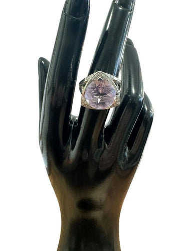 Bague 55 Bague en or blanc avec améthyste et diamants taille brillant 58 Facettes
