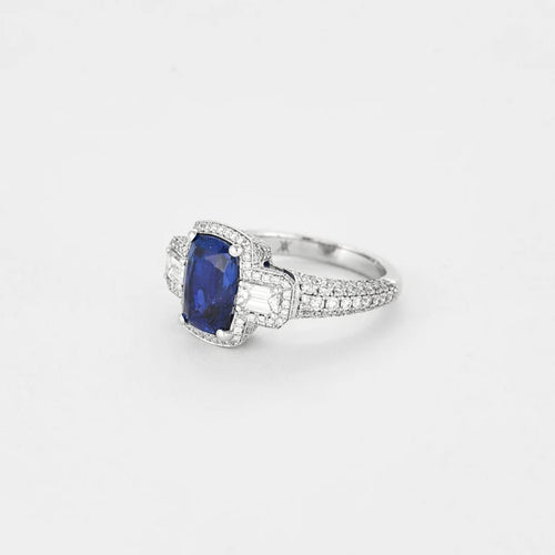 Bague 53 Bague en or blanc 18 carats avec saphir radiant 3,87 ct et diamants 58 Facettes
