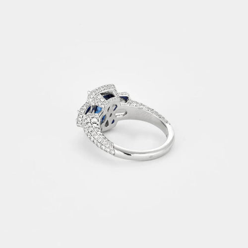 Bague 53 Bague en or blanc 18 carats avec saphir radiant 3,87 ct et diamants 58 Facettes