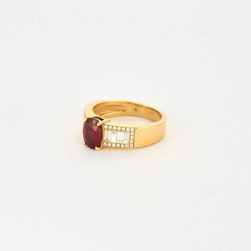 Bague 54 Bague en or jaune 18 carats avec rubis et diamants 58 Facettes