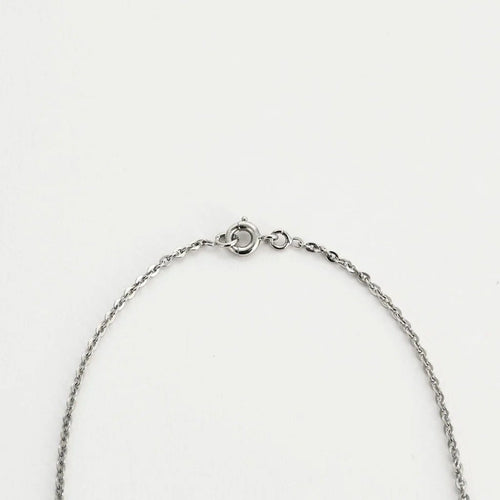 Collier Collier en or blanc 18 carats avec rubis, émeraudes et diamants 58 Facettes 1056180