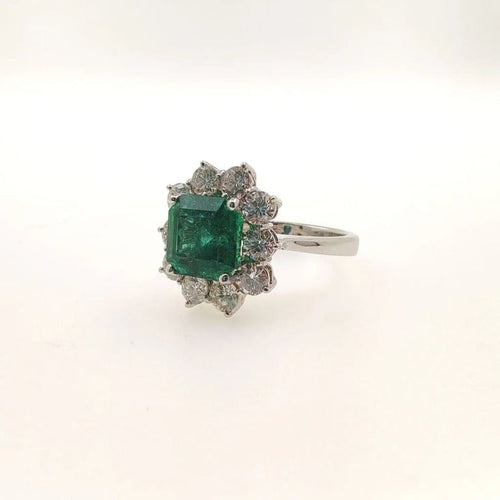 Bague 53 Bague avec émeraude 2,48 ct et diamants en or blanc 18 carats 58 Facettes