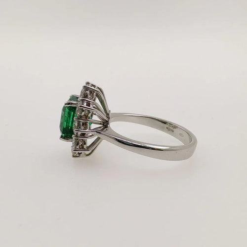 Bague 53 Bague avec émeraude 2,48 ct et diamants en or blanc 18 carats 58 Facettes