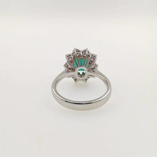 Bague 53 Bague avec émeraude 2,48 ct et diamants en or blanc 18 carats 58 Facettes