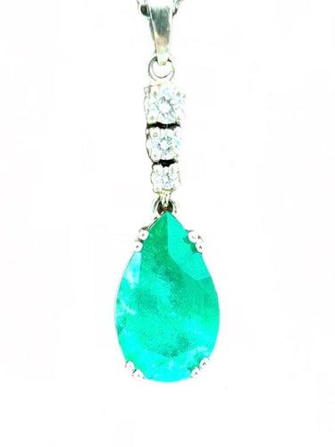 Collier Collier - Pendentif en or blanc 18K, émeraude et diamants 58 Facettes