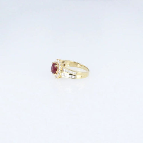 Bague 50 Bague en or jaune 18 carats au rubis ovale et diamants 58 Facettes 001.41417