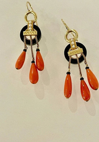 Boucles d'oreilles Boucles d’oreilles pendantes en or jaune 18 carats, onyx, corail et perles fines 58 Facettes 862568