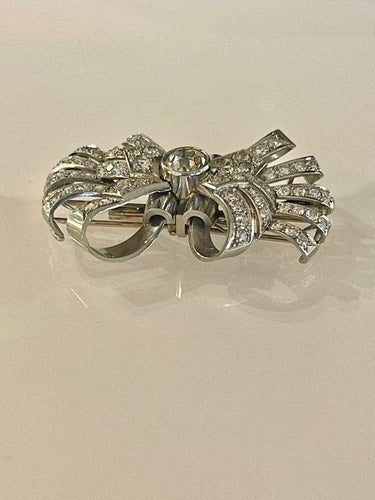 Boucles d'oreilles Broche double clip en or gris 18 carats et diamants 58 Facettes 1064033