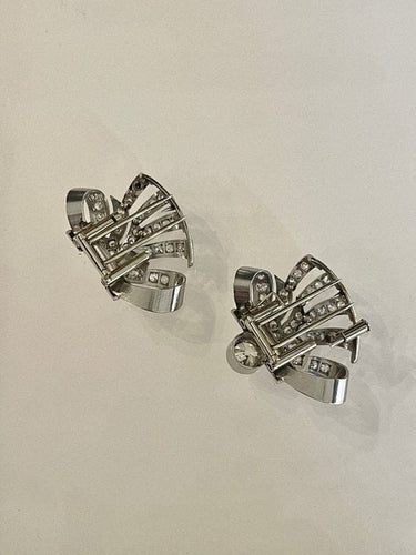 Boucles d'oreilles Broche double clip en or gris 18 carats et diamants 58 Facettes 1064033