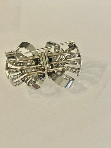 Boucles d'oreilles Broche double clip en or gris 18 carats et diamants 58 Facettes 1064033