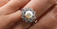 Bague 59 Bague marguerite en or blanc 18K avec perle et diamants 58 Facettes