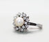 Bague 59 Bague marguerite en or blanc 18K avec perle et diamants 58 Facettes
