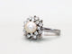 Bague 59 Bague marguerite en or blanc 18K avec perle et diamants 58 Facettes