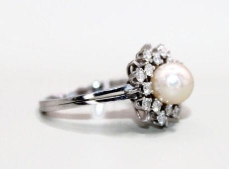 Bague 59 Bague marguerite en or blanc 18K avec perle et diamants 58 Facettes