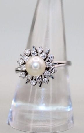 Bague 59 Bague marguerite en or blanc 18K avec perle et diamants 58 Facettes