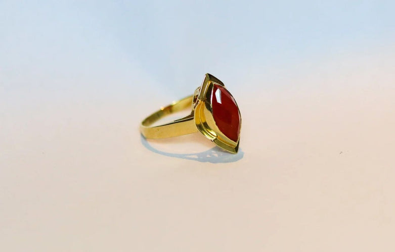 Bague Bague vintage en or jaune 14 carats avec cornaline 58 Facettes