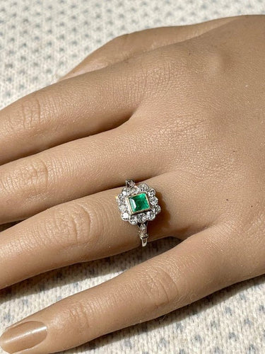 Bague 51 Bague début XXe en or gris 18 carats, émeraude et diamants 58 Facettes 205