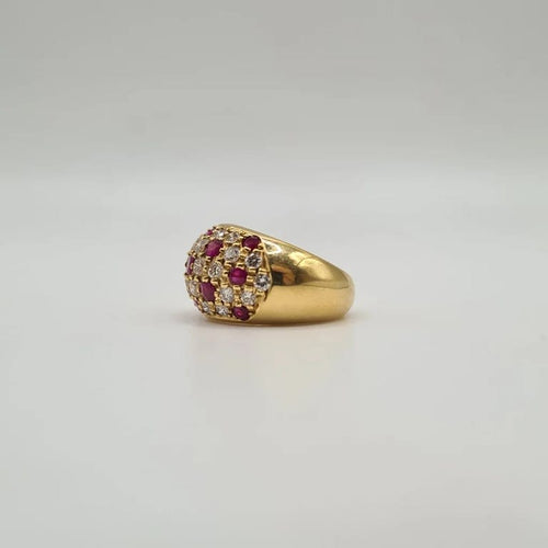 Bague 52 Bague bombée en or jaune 18 carats sertie de rubis et diamants 58 Facettes