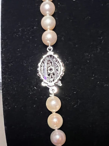 Collier Collier de perles Akoya - Perles de culture blanches en or gris 750 et saphir 58 Facettes