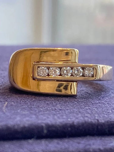 Bague 53 Bague moderniste en or jaune et or gris 18K avec diamants 58 Facettes