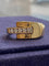 Bague 53 Bague moderniste en or jaune et or gris 18K avec diamants 58 Facettes