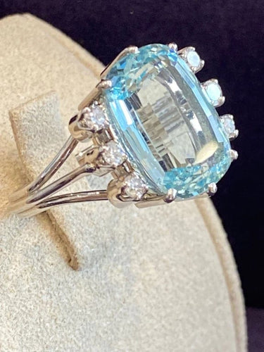Bague 54 Bague cocktail en or gris 18K avec aigue-marine et diamants 58 Facettes