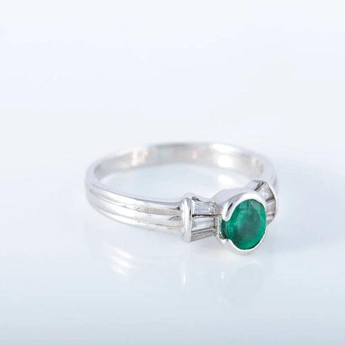Bague 57 Bague solitaire en or blanc 18K avec émeraude 58 Facettes