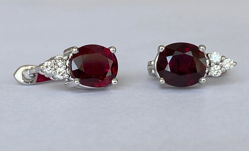 Boucles d'oreilles Boucles d’oreilles puces en or blanc 18 carats, rubis et diamants 58 Facettes