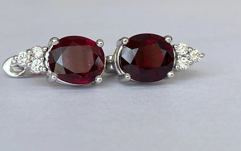 Boucles d'oreilles Boucles d’oreilles puces en or blanc 18 carats, rubis et diamants 58 Facettes