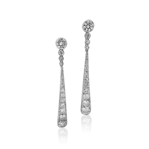 Boucles d'oreilles Boucles d'oreilles pendantes en platine et diamants 58 Facettes C14