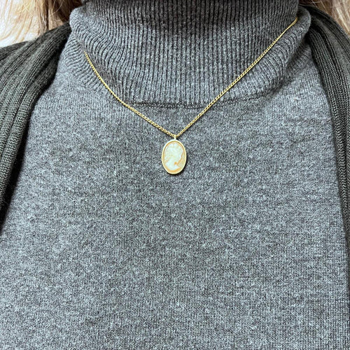 Collier Collier camée d’agate en or jaune 18K 58 Facettes UKA000076GM