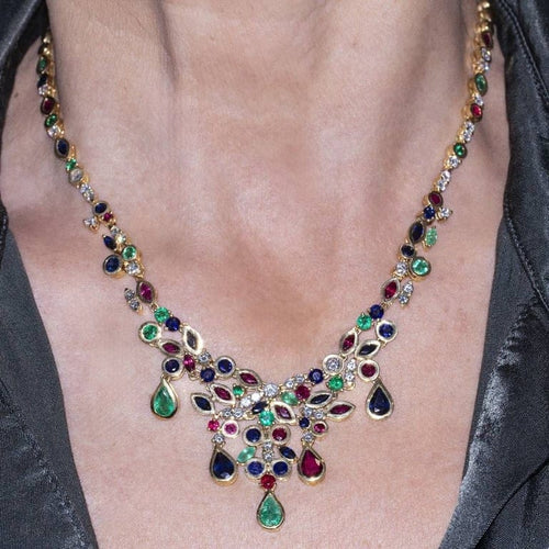 Collier Collier couronne en or jaune 18 carats avec diamants et pierres précieuses 58 Facettes D364207LF