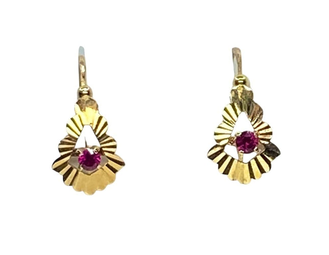Boucles d'oreilles Boucles d’oreilles dormeuses en or jaune 18 carats et pierres rouges 58 Facettes AB677