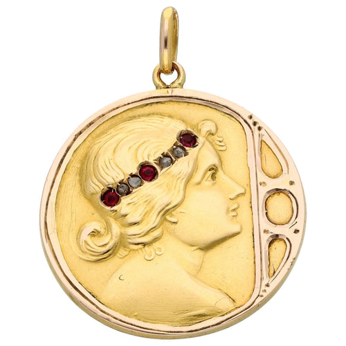 Pendentif Pendentif camée Art nouveau en or jaune 18k, rubis et diamants 58 Facettes C64551612395439D9355F55391A321D8