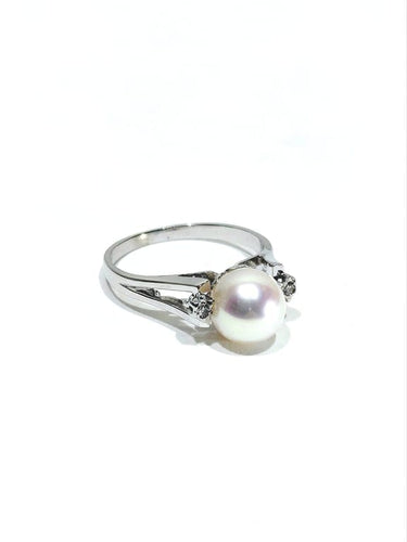 Bague 53 Bague en or blanc 18 carats avec perle et diamants 58 Facettes 1714229