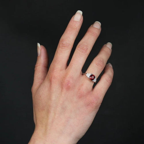 Bague 52 Bague Art déco en or blanc 18 carats, spinelle rouge et diamants 58 Facettes 24-181