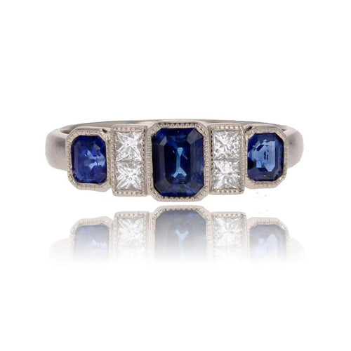 Bague 53 Bague jarretière Art déco en or blanc 18 carats, saphirs et diamants 58 Facettes 24-114