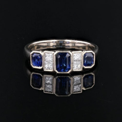 Bague 53 Bague jarretière Art déco en or blanc 18 carats, saphirs et diamants 58 Facettes 24-114