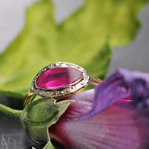 Bague 54 Bague ancienne en or jaune 18 carats et rubis de synthèse 58 Facettes 23-130
