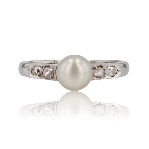 Bague 51 Bague ancienne en or blanc 18 carats, perle et diamants 58 Facettes 23-182